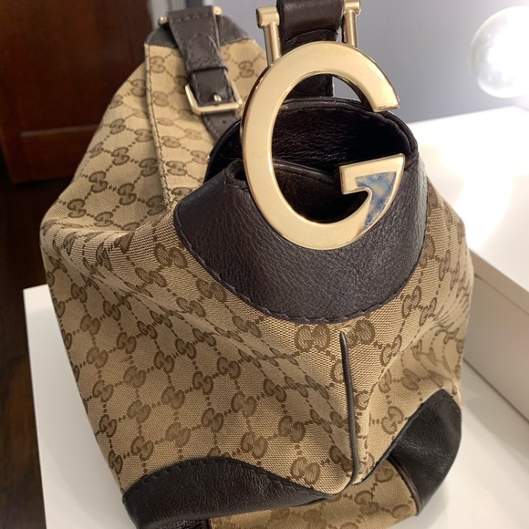 Authentic Gucci GG Shoulder Flap Bag - Picture 1 of 7